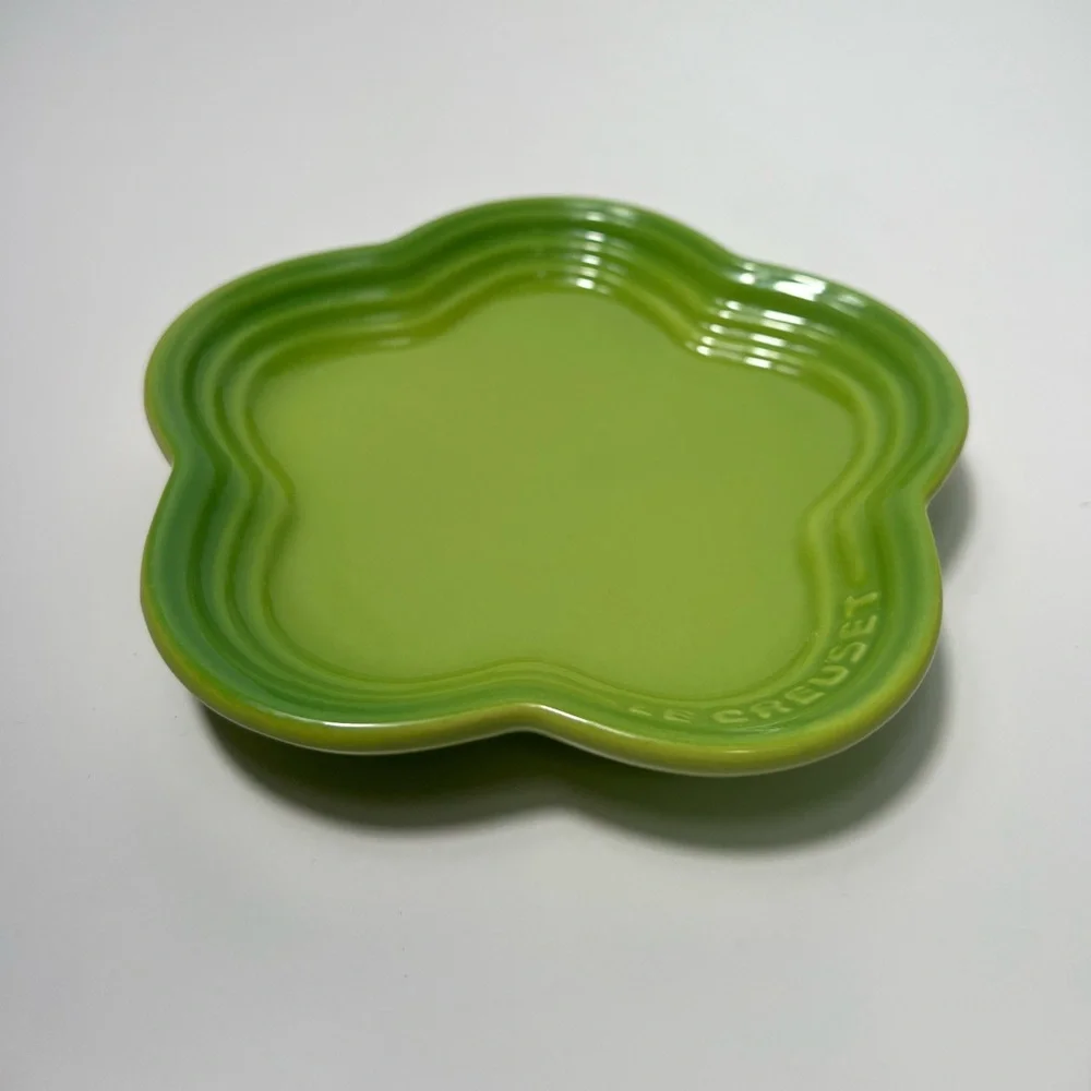 Le Creuset Stoneware Flower Petal Scalloped Trinket Dish Plate Tray